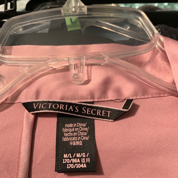 VS Robe - Picture 3 of 4